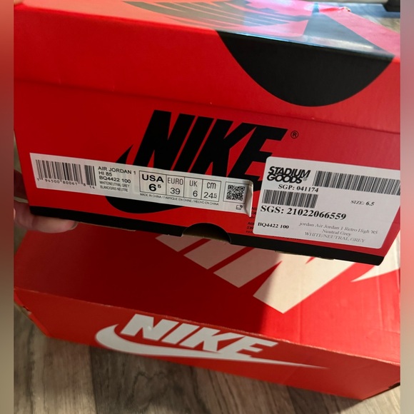 AIR JORDAN 1 RETRO HIGH '85
"Neutral Grey" size 6.5 MEN/ 8 WOMEN - Picture 3 of 14